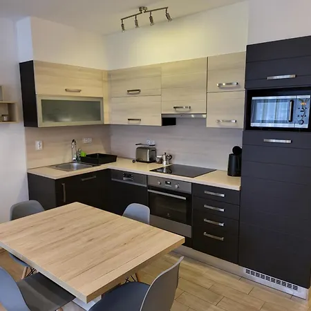 Triangol Apartman: Fuerdo, Belvaros, Egyetem Gyor Exterior photo