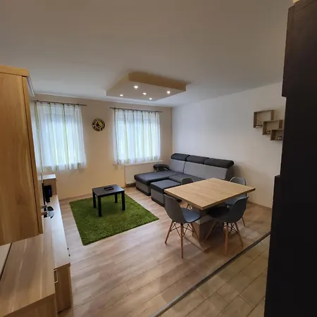 Triangol Apartman: Fuerdo, Belvaros, Egyetem Gyor Exterior photo