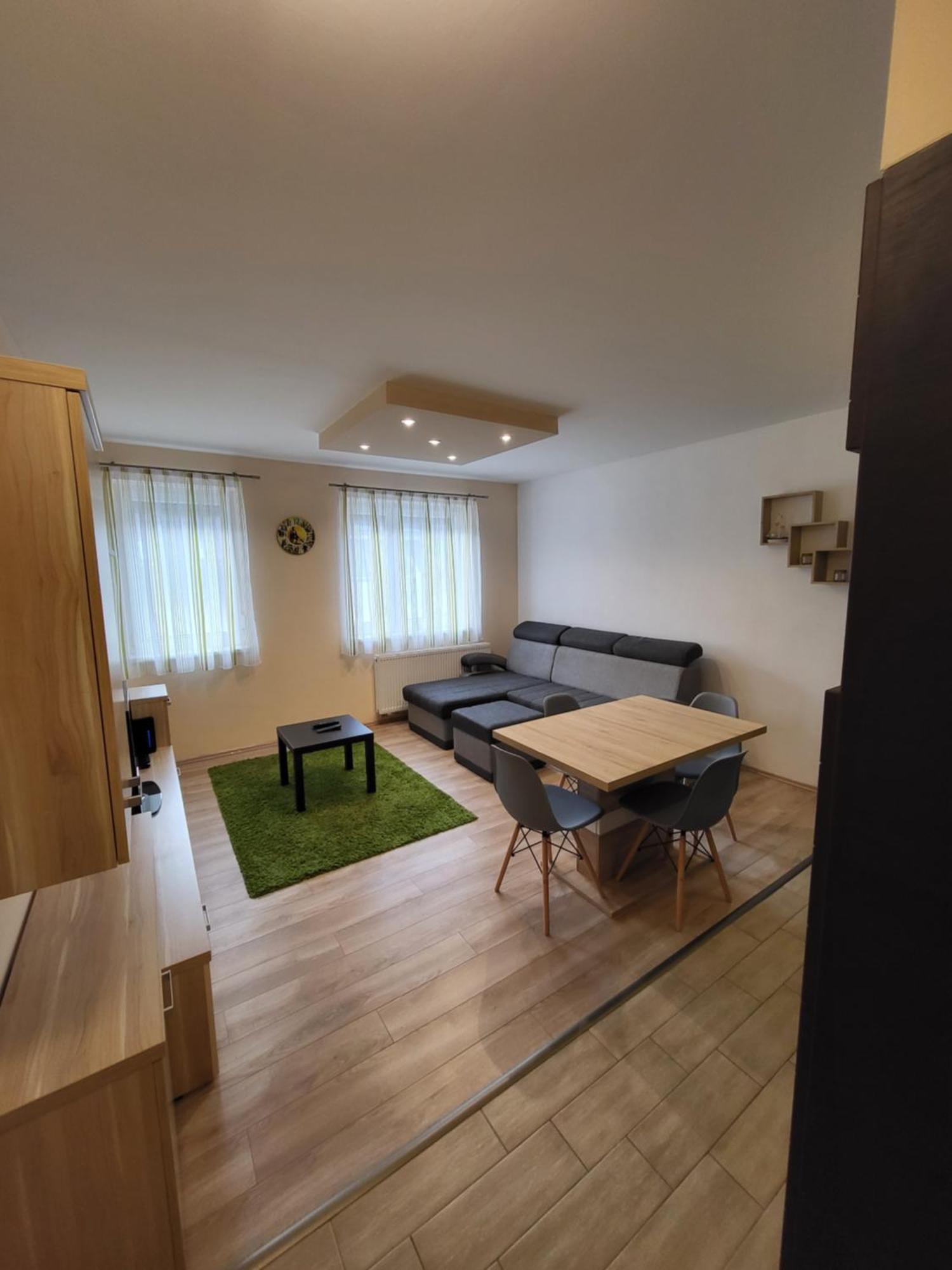 Apartament Triangol Apartman: Fuerdo, Belvaros, Győr
